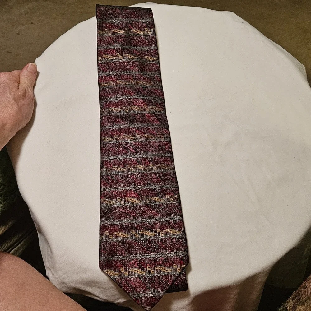 J.‎ Rich Tie